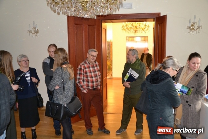 Zdjęcie w galerii na portalu naszraciborz.pl: DYPLOMY 2016 – wernisaż wystawy prac absolwentów Edukacji artystycznej w zakresie sztuk plastycznych wiadomości z regionu