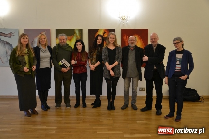 Zdjęcie w galerii na portalu naszraciborz.pl: DYPLOMY 2016 – wernisaż wystawy prac absolwentów Edukacji artystycznej w zakresie sztuk plastycznych wiadomości z regionu