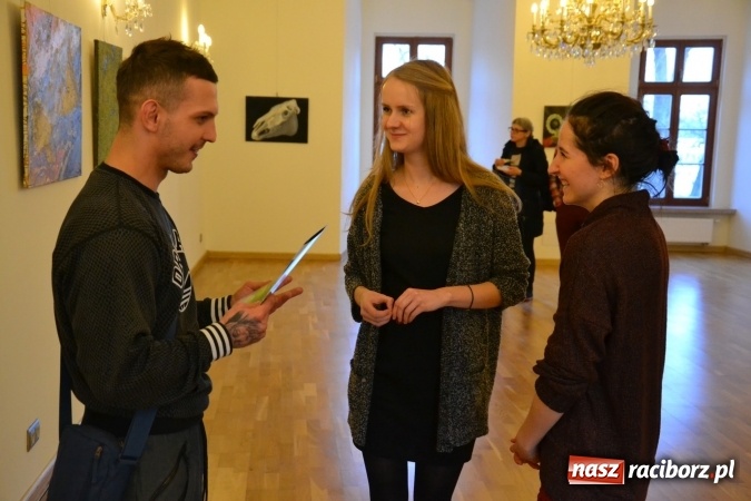 Zdjęcie w galerii na portalu naszraciborz.pl: DYPLOMY 2016 – wernisaż wystawy prac absolwentów Edukacji artystycznej w zakresie sztuk plastycznych wiadomości z regionu