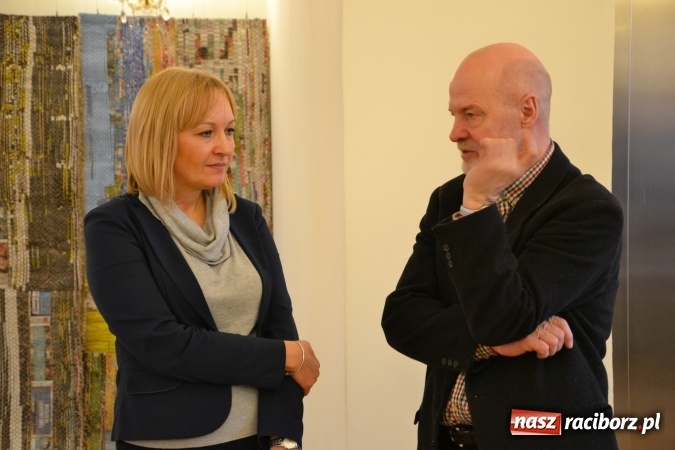 Zdjęcie w galerii na portalu naszraciborz.pl: DYPLOMY 2016 – wernisaż wystawy prac absolwentów Edukacji artystycznej w zakresie sztuk plastycznych wiadomości z regionu