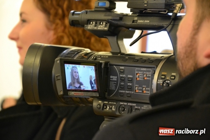 Zdjęcie w galerii na portalu naszraciborz.pl: DYPLOMY 2016 – wernisaż wystawy prac absolwentów Edukacji artystycznej w zakresie sztuk plastycznych wiadomości z regionu