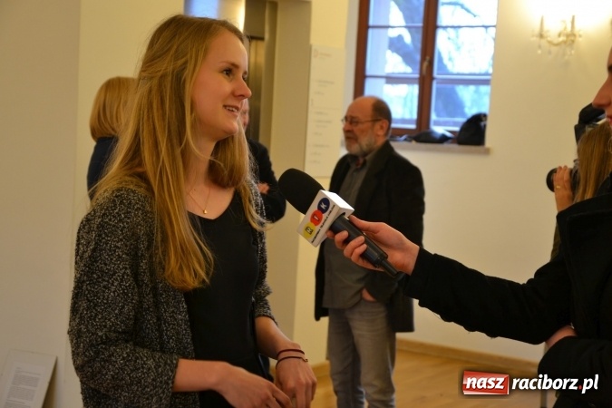 Zdjęcie w galerii na portalu naszraciborz.pl: DYPLOMY 2016 – wernisaż wystawy prac absolwentów Edukacji artystycznej w zakresie sztuk plastycznych wiadomości z regionu