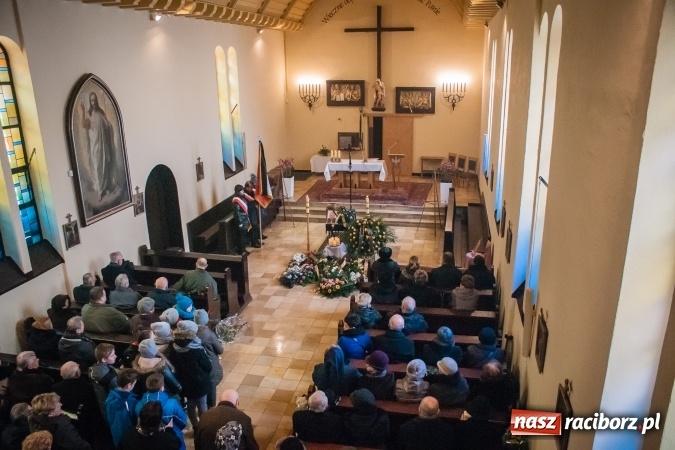 Zdjęcie w galerii na portalu naszraciborz.pl: Ostatnie pożegnanie śp. Edwarda Szota, byłego dyrektora SP 13 wiadomości z regionu