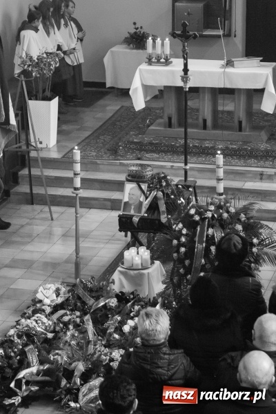 Zdjęcie w galerii na portalu naszraciborz.pl: Ostatnie pożegnanie śp. Edwarda Szota, byłego dyrektora SP 13 wiadomości z regionu