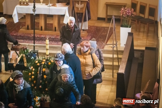 Zdjęcie w galerii na portalu naszraciborz.pl: Ostatnie pożegnanie śp. Edwarda Szota, byłego dyrektora SP 13 wiadomości z regionu