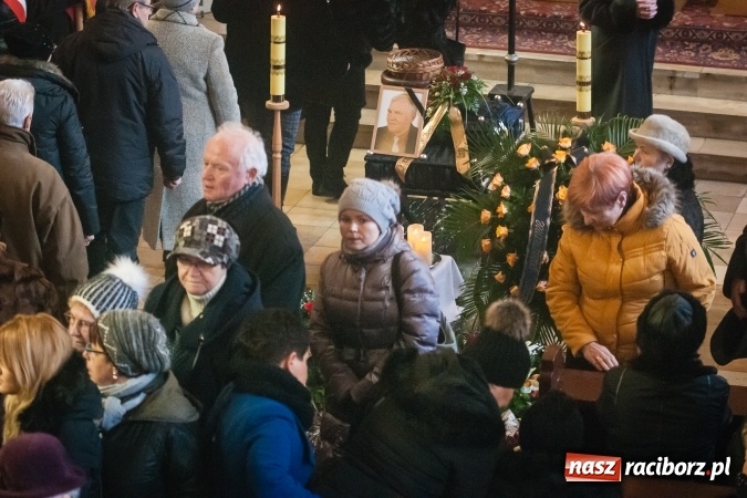 Zdjęcie w galerii na portalu naszraciborz.pl: Ostatnie pożegnanie śp. Edwarda Szota, byłego dyrektora SP 13 wiadomości z regionu