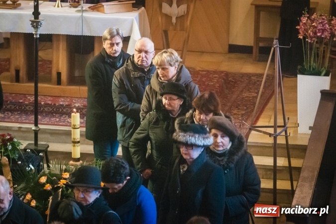 Zdjęcie w galerii na portalu naszraciborz.pl: Ostatnie pożegnanie śp. Edwarda Szota, byłego dyrektora SP 13 wiadomości z regionu