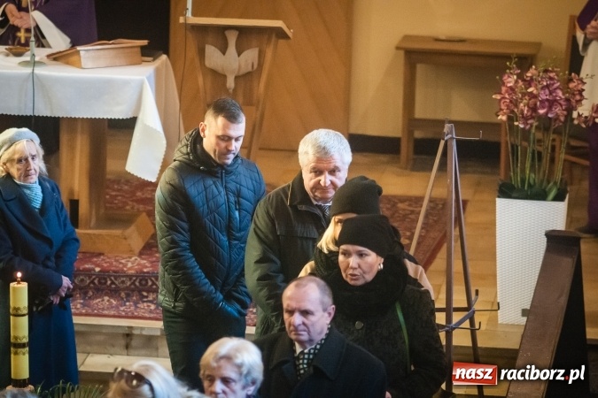 Zdjęcie w galerii na portalu naszraciborz.pl: Ostatnie pożegnanie śp. Edwarda Szota, byłego dyrektora SP 13 wiadomości z regionu