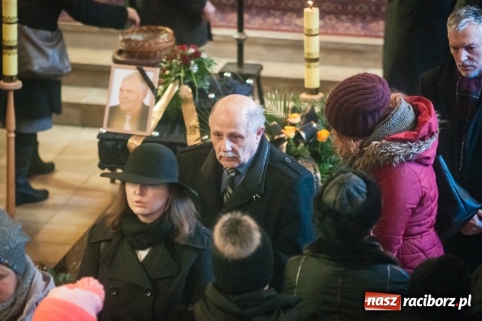 Zdjęcie w galerii na portalu naszraciborz.pl: Ostatnie pożegnanie śp. Edwarda Szota, byłego dyrektora SP 13 wiadomości z regionu