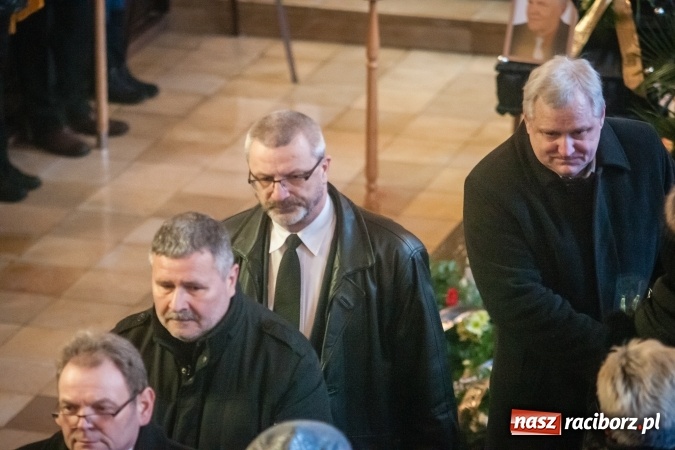 Zdjęcie w galerii na portalu naszraciborz.pl: Ostatnie pożegnanie śp. Edwarda Szota, byłego dyrektora SP 13 wiadomości z regionu