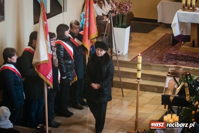 Zdjęcie w galerii na portalu naszraciborz.pl: Ostatnie pożegnanie śp. Edwarda Szota, byłego dyrektora SP 13 wiadomości z regionu
