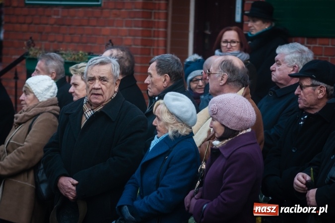 Zdjęcie w galerii na portalu naszraciborz.pl: Ostatnie pożegnanie śp. Edwarda Szota, byłego dyrektora SP 13 wiadomości z regionu