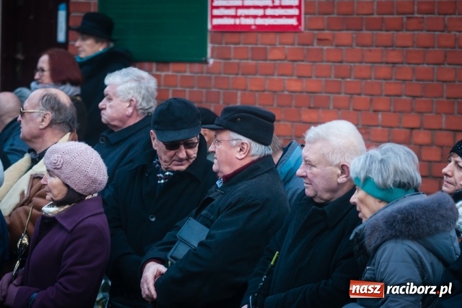 Zdjęcie w galerii na portalu naszraciborz.pl: Ostatnie pożegnanie śp. Edwarda Szota, byłego dyrektora SP 13 wiadomości z regionu