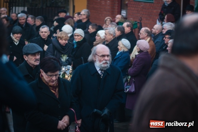 Zdjęcie w galerii na portalu naszraciborz.pl: Ostatnie pożegnanie śp. Edwarda Szota, byłego dyrektora SP 13 wiadomości z regionu