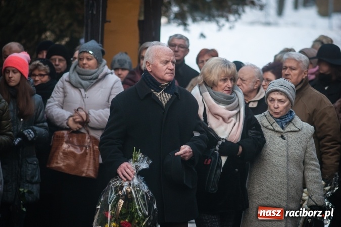 Zdjęcie w galerii na portalu naszraciborz.pl: Ostatnie pożegnanie śp. Edwarda Szota, byłego dyrektora SP 13 wiadomości z regionu