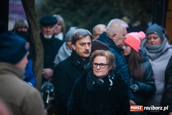 Zdjęcie w galerii na portalu naszraciborz.pl: Ostatnie pożegnanie śp. Edwarda Szota, byłego dyrektora SP 13 wiadomości z regionu