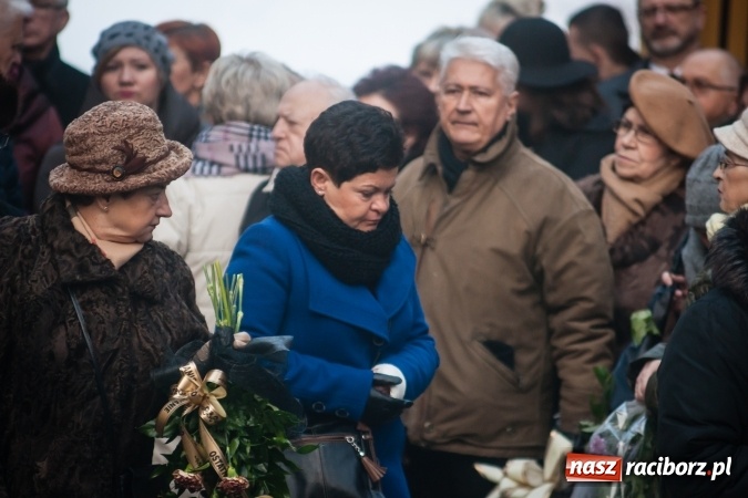 Zdjęcie w galerii na portalu naszraciborz.pl: Ostatnie pożegnanie śp. Edwarda Szota, byłego dyrektora SP 13 wiadomości z regionu