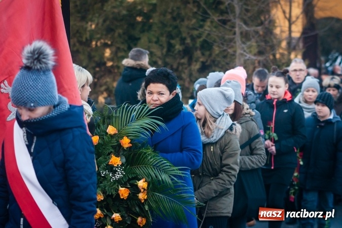 Zdjęcie w galerii na portalu naszraciborz.pl: Ostatnie pożegnanie śp. Edwarda Szota, byłego dyrektora SP 13 wiadomości z regionu