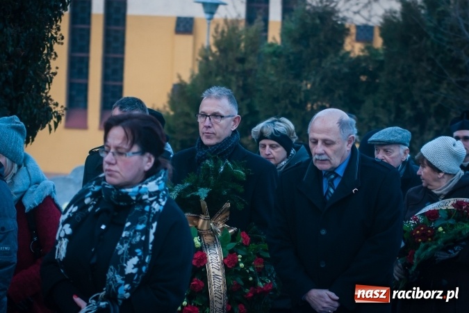 Zdjęcie w galerii na portalu naszraciborz.pl: Ostatnie pożegnanie śp. Edwarda Szota, byłego dyrektora SP 13 wiadomości z regionu