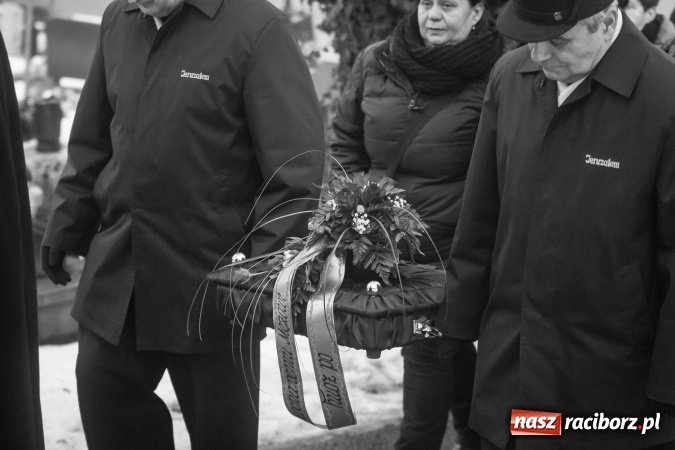 Zdjęcie w galerii na portalu naszraciborz.pl: Ostatnie pożegnanie śp. Edwarda Szota, byłego dyrektora SP 13 wiadomości z regionu