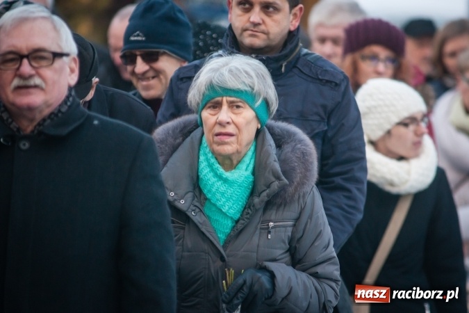 Zdjęcie w galerii na portalu naszraciborz.pl: Ostatnie pożegnanie śp. Edwarda Szota, byłego dyrektora SP 13 wiadomości z regionu