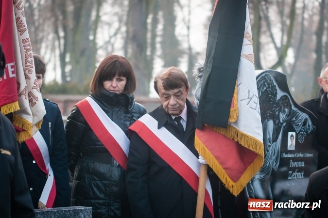 Zdjęcie w galerii na portalu naszraciborz.pl: Ostatnie pożegnanie śp. Edwarda Szota, byłego dyrektora SP 13 wiadomości z regionu