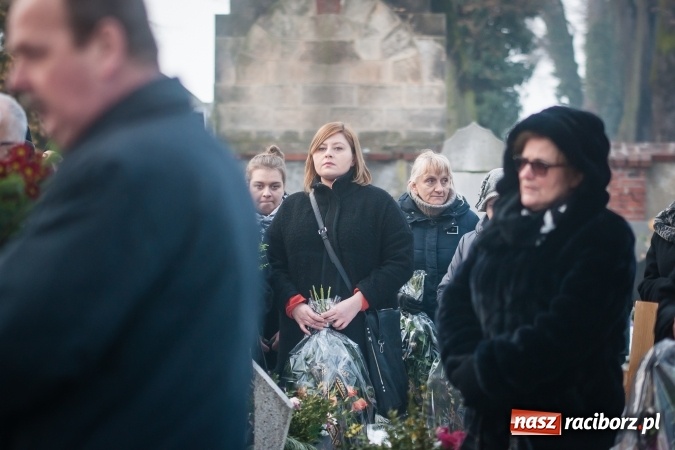 Zdjęcie w galerii na portalu naszraciborz.pl: Ostatnie pożegnanie śp. Edwarda Szota, byłego dyrektora SP 13 wiadomości z regionu