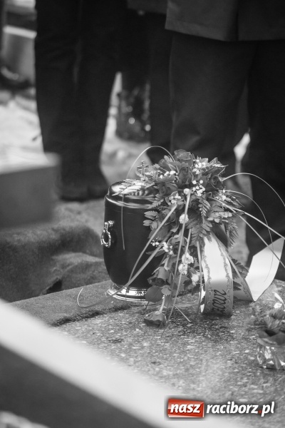 Zdjęcie w galerii na portalu naszraciborz.pl: Ostatnie pożegnanie śp. Edwarda Szota, byłego dyrektora SP 13 wiadomości z regionu