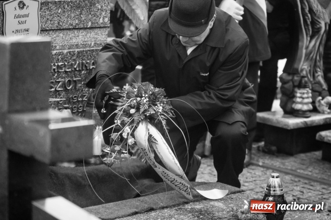 Zdjęcie w galerii na portalu naszraciborz.pl: Ostatnie pożegnanie śp. Edwarda Szota, byłego dyrektora SP 13 wiadomości z regionu