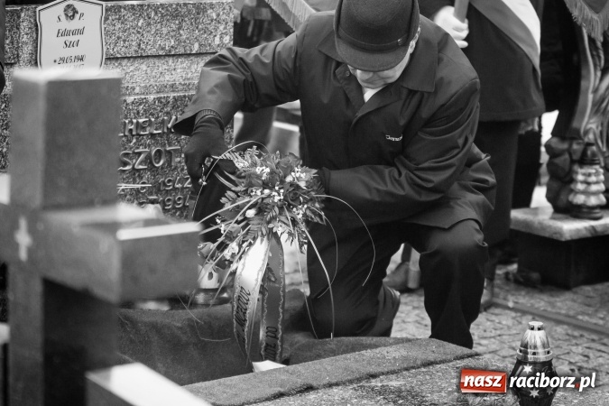 Zdjęcie w galerii na portalu naszraciborz.pl: Ostatnie pożegnanie śp. Edwarda Szota, byłego dyrektora SP 13 wiadomości z regionu