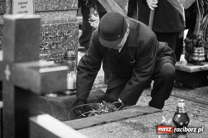 Zdjęcie w galerii na portalu naszraciborz.pl: Ostatnie pożegnanie śp. Edwarda Szota, byłego dyrektora SP 13 wiadomości z regionu