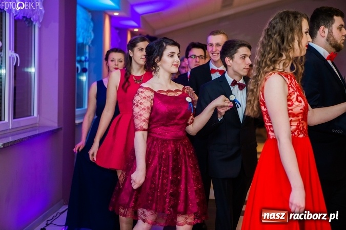 Zdjęcie w galerii na portalu naszraciborz.pl: Maturzyści II LO im. Adama Mickiewicza bawią się na studniówce w Zakrzowie wiadomości z regionu