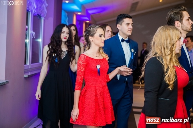 Zdjęcie w galerii na portalu naszraciborz.pl: Maturzyści II LO im. Adama Mickiewicza bawią się na studniówce w Zakrzowie wiadomości z regionu