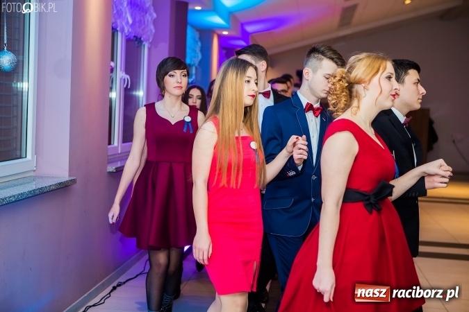 Zdjęcie w galerii na portalu naszraciborz.pl: Maturzyści II LO im. Adama Mickiewicza bawią się na studniówce w Zakrzowie wiadomości z regionu