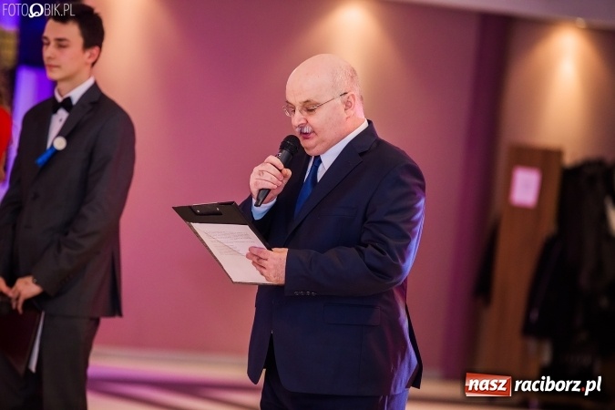 Zdjęcie w galerii na portalu naszraciborz.pl: Maturzyści II LO im. Adama Mickiewicza bawią się na studniówce w Zakrzowie wiadomości z regionu