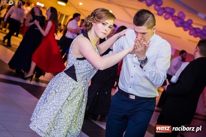 Zdjęcie w galerii na portalu naszraciborz.pl: Studniówki 2017. Tak się bawi II Liceum Ogólnokształcące wiadomości z regionu