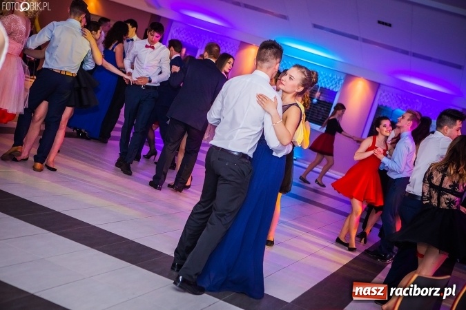 Zdjęcie w galerii na portalu naszraciborz.pl: Studniówki 2017. Tak się bawi II Liceum Ogólnokształcące wiadomości z regionu