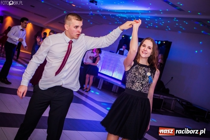 Zdjęcie w galerii na portalu naszraciborz.pl: Studniówki 2017. Tak się bawi II Liceum Ogólnokształcące wiadomości z regionu