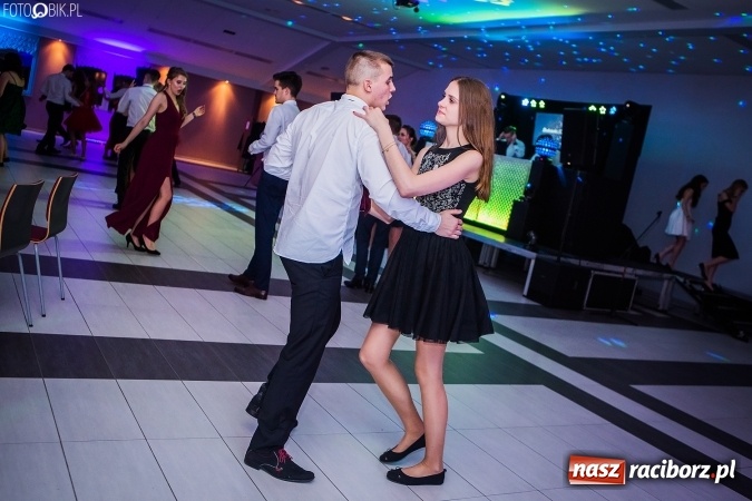 Zdjęcie w galerii na portalu naszraciborz.pl: Studniówki 2017. Tak się bawi II Liceum Ogólnokształcące wiadomości z regionu