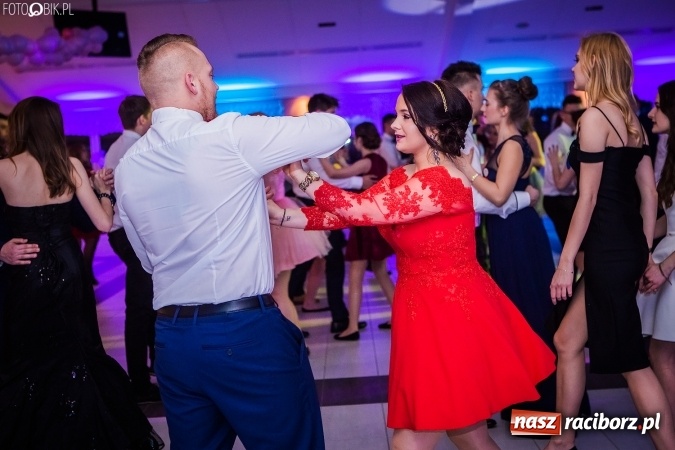 Zdjęcie w galerii na portalu naszraciborz.pl: Studniówki 2017. Tak się bawi II Liceum Ogólnokształcące wiadomości z regionu