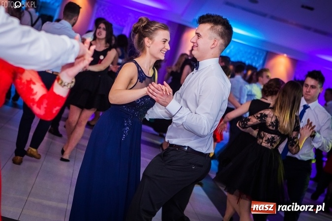 Zdjęcie w galerii na portalu naszraciborz.pl: Studniówki 2017. Tak się bawi II Liceum Ogólnokształcące wiadomości z regionu