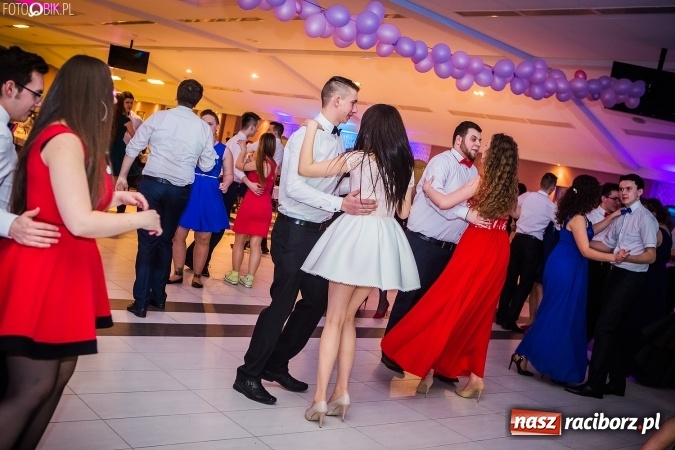 Zdjęcie w galerii na portalu naszraciborz.pl: Studniówki 2017. Tak się bawi II Liceum Ogólnokształcące wiadomości z regionu