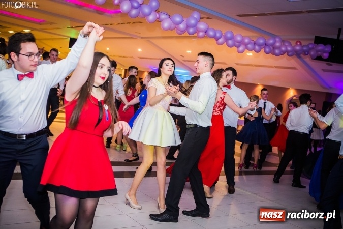 Zdjęcie w galerii na portalu naszraciborz.pl: Studniówki 2017. Tak się bawi II Liceum Ogólnokształcące wiadomości z regionu