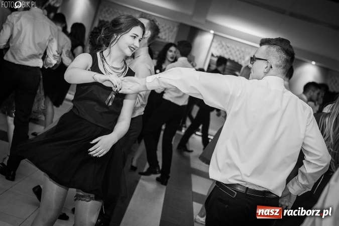 Zdjęcie w galerii na portalu naszraciborz.pl: Studniówki 2017. Tak się bawi II Liceum Ogólnokształcące wiadomości z regionu