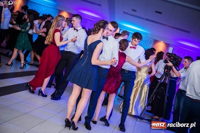 Zdjęcie w galerii na portalu naszraciborz.pl: Studniówki 2017. Tak się bawi II Liceum Ogólnokształcące wiadomości z regionu