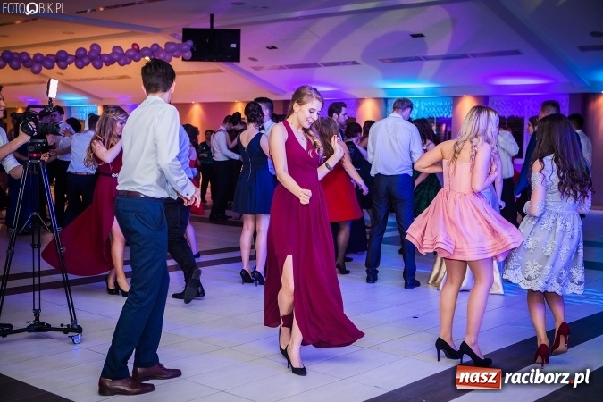 Zdjęcie w galerii na portalu naszraciborz.pl: Studniówki 2017. Tak się bawi II Liceum Ogólnokształcące wiadomości z regionu