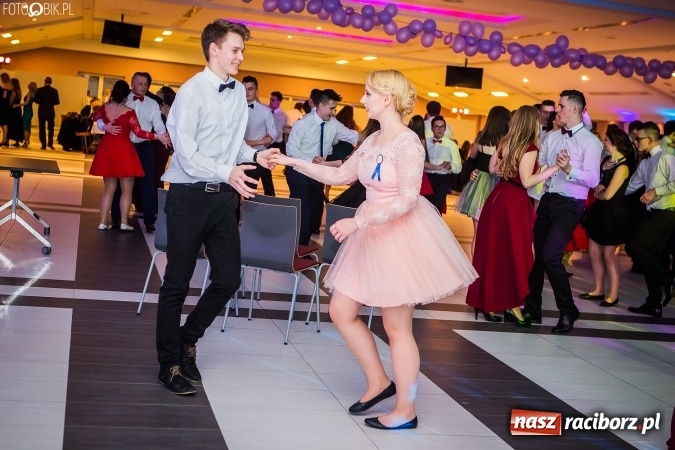 Zdjęcie w galerii na portalu naszraciborz.pl: Studniówki 2017. Tak się bawi II Liceum Ogólnokształcące wiadomości z regionu