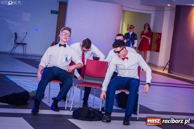 Zdjęcie w galerii na portalu naszraciborz.pl: Studniówki 2017. Tak się bawi II Liceum Ogólnokształcące wiadomości z regionu