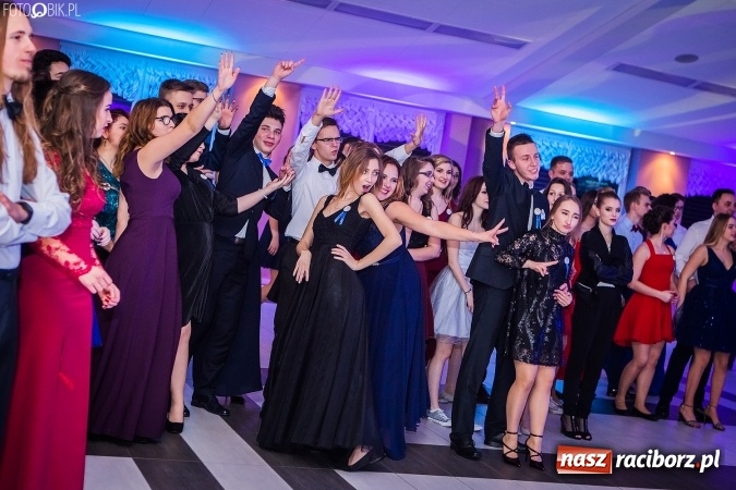 Zdjęcie w galerii na portalu naszraciborz.pl: Studniówki 2017. Tak się bawi II Liceum Ogólnokształcące wiadomości z regionu