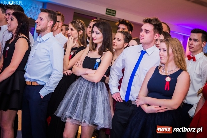 Zdjęcie w galerii na portalu naszraciborz.pl: Studniówki 2017. Tak się bawi II Liceum Ogólnokształcące wiadomości z regionu